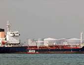 Η Ινδία κατάσχεσε τρία δεξαμενόπλοια - Το πρώτο "χτύπημα" του Νέου Δελχί στον "σκιώδη στόλο"