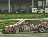 Θρυλική και σπάνια Alfa Romeo εμφανίστηκε στα Μέγαρα και μάγεψε