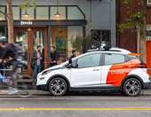 Διακανονισμός 7,4 εκατ. ευρώ για πεζή που την παρέσυρε robotaxi