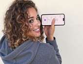 Penelope: Η ψηφιακή influencer που φωτίζει την αναπηρία με την τεχνητή νοημοσύνη