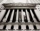 Μικτή εικόνα στη Wall με φόντο τα μάκρο