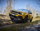 Το Jeep Avenger θέλει να ανταγωνιστεί το Yaris Cross