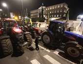 Αγρότες: Ολονυχτία στο Σύνταγμα με 44 τρακτέρ – Τα αιτήματα, τα πολιτικά μηνύματα και η ώρα της αποχώρησης