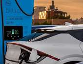 ΔΕΗ blue: Χριστουγεννιάτικη φόρτιση ηλεκτρικού αυτοκινήτου με επιστροφή χρημάτων