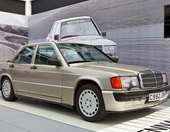 Αυτή η Mercedes 190 E ανήκε σε έναν θρύλο της F1 και μπορεί να γίνει δική σου