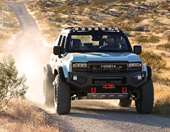 Αυτό το νέο Toyota Land Cruiser είναι όσο πιο άγριο γίνεται (εικόνες)