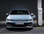 Παρουσιάστηκε το ανανεωμένο VW Golf και με ισχυρότερες εκδόσεις PHEV