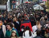 Δραστική αύξηση της πλήρους απασχόλησης – Πόσο αυξήθηκαν οι αποδοχές