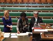 "Ο Στάρμερ οφείλει να παραιτηθεί" λέει η ηγέτις των Συντητηρικών