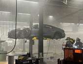 Έτσι σβήνει η φωτιά σε ηλεκτρικό αυτοκίνητο (εικόνες)