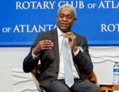 Μπόστιτς (Fed): Καμπανάκι για νέες μειώσεις, ο πληθωρισμός παραμένει υψηλός