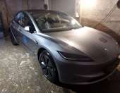 Ταξί Tesla κυκλοφορεί στη Λάρισα και κάνει θραύση