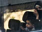 Συνολικά 3.887 πρόσφυγες και μετανάστες έχουν μεταφερθεί από τα νησιά στην ενδοχώρα