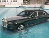 Mια Rolls-Royce Phantom κατέληξε σε πισίνα-Τι ακριβώς συνέβη