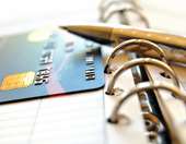 Δόσεις με χρεωστική: ο καινοτόμος τρόπος να πληρώνεις την ετήσια ασφάλεια