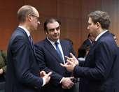 Σε θέση άμυνας η Ευρωζώνη απέναντι στους νέους δασμούς Τραμπ - Εκτός διαπραγμάτευσης η "παραχώρηση" της Γροιλανδίας