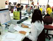 Αυξημένες οι καθαρές αποδοχές των δημοσίων υπαλλήλων μετά την εφαρμογή μειωμένων συντελεστών φορολογίας