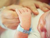 Γιατί μειώνονται οι γεννήσεις διδύμων;