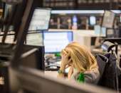 Ευρωαγορές: Κόκκινα ταμπλό στο κλείσιμο με το βλέμμα στη Γροιλανδία