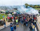 Κλιμάκωση "στα όρια της πολιορκίας" αποφάσισαν οι αγρότες - Κλείνουν για 48 ώρες δρόμους σε όλη τη χώρα