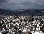 Μεγάλη η απόσταση ανάμεσα στην αξία των ακινήτων και το διαθέσιμο εισόδημα των πολιτών