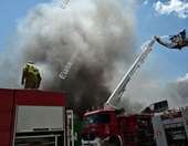 Μεγάλη φωτιά σε εργοστάσιο στο Κορωπί - Επιχειρούν ισχυρές δυνάμεις της πυροσβεστικής