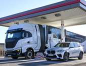 BMW: Τι αλλάζει στις μετακινήσεις της για να γίνει πιο "πράσινη" (video)