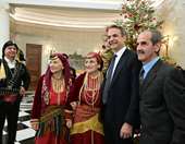 Τα κάλαντα της Πρωτοχρονιάς στον πρωθυπουργό Κυριάκο Μητσοτάκη