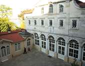 Πατριαρχική Μεγάλη του Γένους Σχολής: Μετεγκαθίσταται για μία τριετία στο κτήριο του άλλοτε δημοτικού της Κοινότητας Ταταούλων