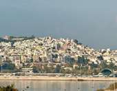 Ανθεκτική η ελληνική αγορά Airbnb το 2025 παρά τη μείωση των τιμών