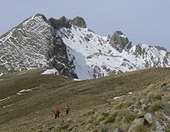 Ανασύρθηκαν οι τέσσερις νεκροί ορειβάτες από τα Βαρδούσια – Μεταφέρθηκαν με ελικόπτερο στην Ιτέα