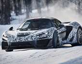 Δείτε την McLaren W1 να ντριφτάρει στο χίονι (video)