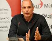 Βαρουφάκης για Τσίπρα: Έγραψε 750 σελίδες ερωτική επιστολή στην ολιγαρχία, τώρα έκανε και οντισιόν για τον ρόλο του δελφίνου