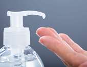 FT: Η ΕΕ εξετάζει την απαγόρευση της χρήσης αιθανόλης σε απολυμαντικά χεριών λόγω φόβων για καρκίνο