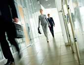 Μεγάλη άνοδος στο μισθολογικό κόστος  - Πτώση στις κενές θέσεις εργασίας