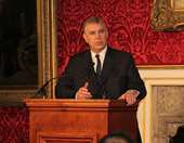 Βρετανία: Ο πρίγκιπας Άντριου φέρεται να παρέδωσε απόρρητα οικονομικά έγγραφα στον Έπστιν