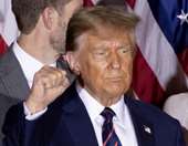 Τραμπ: "Δεν πίνω αλκοόλ, αλλά αν το έκανα θα μπορούσα να είμαι εθισμένος" – Απόλυτη στήριξη στην προσωπάρχη του Λευκού Οίκου