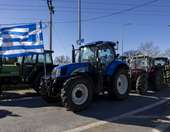 Αγρότες: Έκλεισαν επ' αόριστον την Ιόνια Οδό - Κλείνουν και παρακαμπτήριες οδούς στον Μπράλο