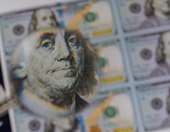 Δολάριο: Σε τροχιά για τη μεγαλύτερη ετήσια βουτιά από το 2017, αφήνοντας πίσω μία ταραχώδη χρονιά