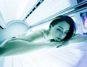 "Καυτό" ρίσκο το τεχνητό μαύρισμα – Πώς το σολάριουμ απειλεί το δέρμα μας