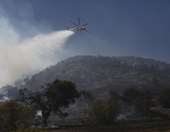 Θεσσαλονίκη: Υπό μερικό έλεγχο τέθηκε η φωτιά στο πρώην στρατόπεδο Ζιάκα