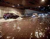 Επελαύνει η κακοκαιρία στην Αττική: Πλημμύρισαν δρόμοι, εγκλωβίστηκαν οδηγοί, φούσκωσαν Ιλισσός, Κηφισός, Ποδονίφτης