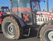 Νίκαια: Βανδάλισαν τα τρακτέρ δύο αγροτών που πήγαν στη συνάντηση με K. Μητσοτάκη - "Προδότης"