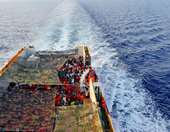 Στο λιμάνι του Πειραιά κατέπλευσε το "Νήσος Σάμος" με 466 μετανάστες από Λέσβο και Χίο