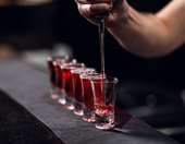 Έλεγχοι και πρόστιμα για κάπνισμα και αλκοόλ σε καταστήματα στο κέντρο της Αθήνας - 14 παραβάσεις