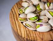 Έξι φαγητά που πρέπει να τρώμε περισσότερο μετά τα 60 μας σύμφωνα με τους διατροφολόγους