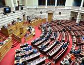 Στη Βουλή η τροπολογία που αυστηροποιεί τις ποινές για τα όπλα - Τι προβλέπεται για παράνομη οπλοκατοχή και μπαλοθιές