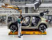 Μεγάλη διαδήλωση λόγω πιθανού κλεισίματος εργοστασίου ηλεκτρικών αυτοκινήτων