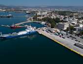 Ισχυροί άνεμοι κρατούν δεμένα τα πλοία – Απαγορευτικό απόπλου σε βασικά λιμάνια