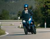 Νέα έκδοση για το δημοφιλές τρίτροχο scooter Piaggio MP3 με μικρότερο κινητήρα